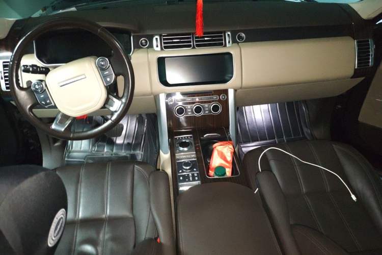 Used Land Rover Range 2017 3.0 SC V6 Vogue Center Console