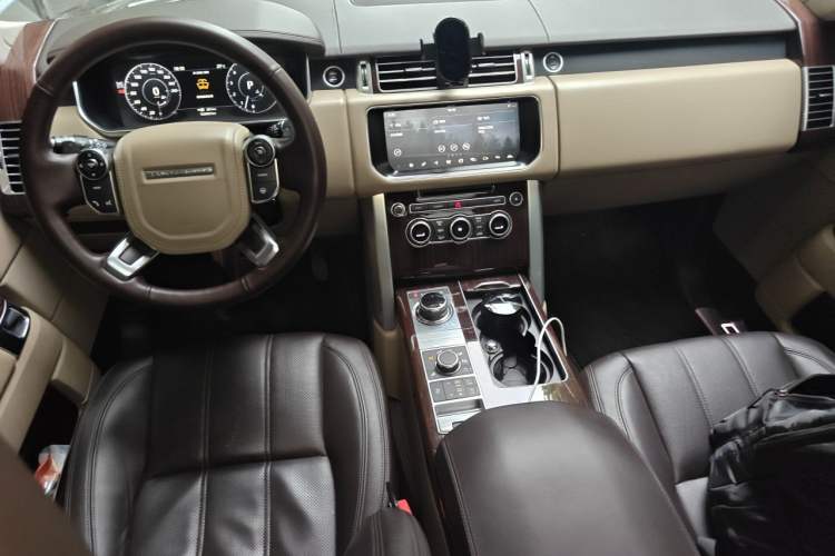 Used Land Rover Range 2017 3.0 SC V6 Vogue Extended Version Center Console