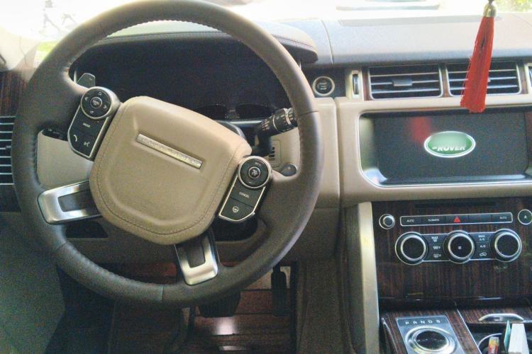 Used Land Rover Range 2017 3.0 SC V6 Vogue Center Console