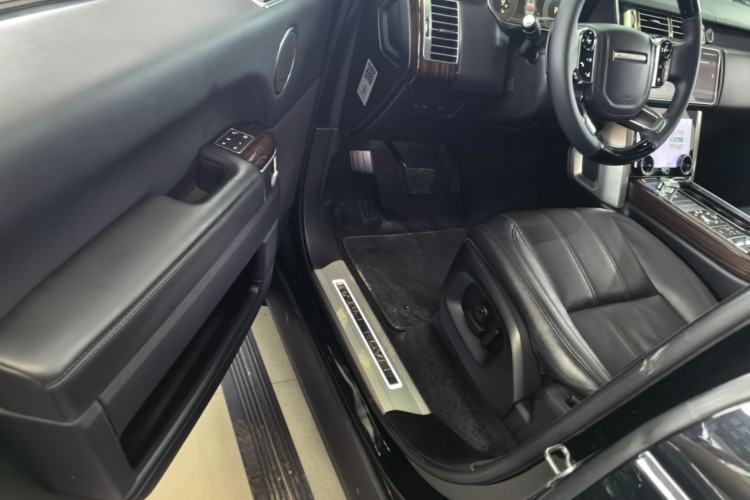 Used Land Rover Range 2017 3.0 SC V6 Vogue Extended Version Driver Seat