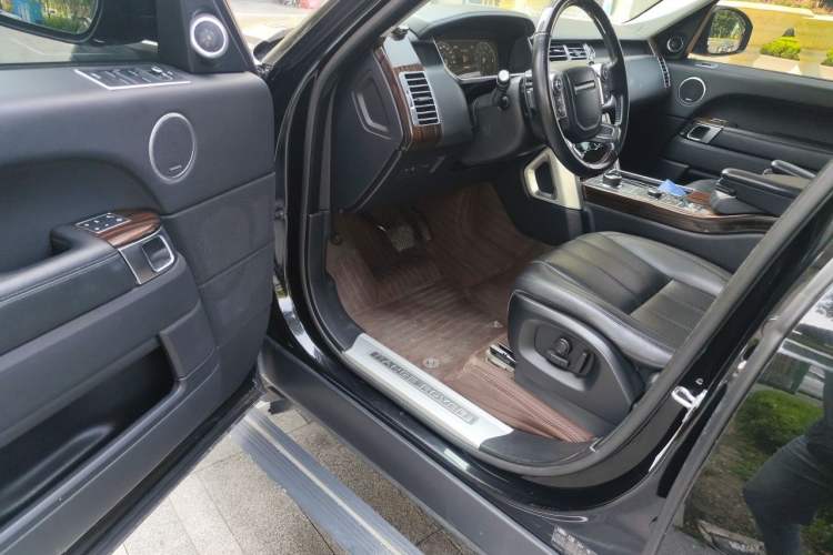 Used Land Rover Range 2017 3.0 SC V6 Vogue Extended Version Driver Seat