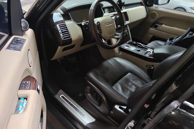 Used Land Rover Range 2017 3.0 SC V6 Vogue Extended Version Driver Seat