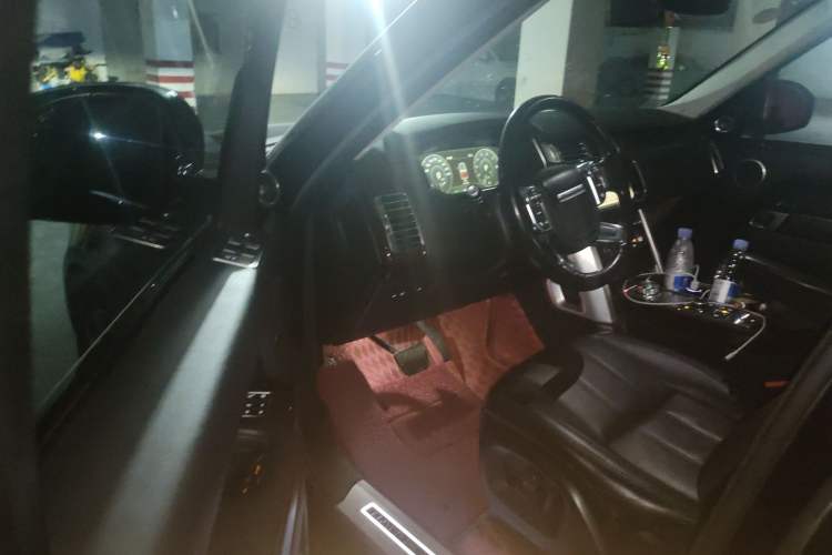 Used Land Rover Range 2017 3.0 SC V6 Vogue Extended Version Driver Seat