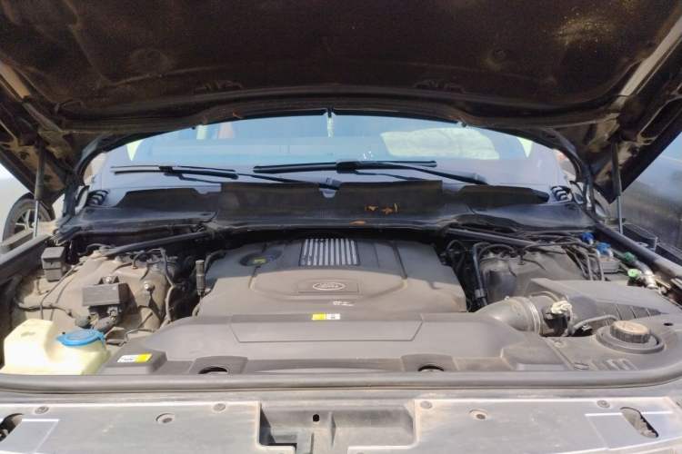 Used Land Rover Range  Engine Bay