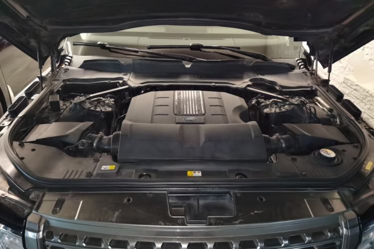 Used Land Rover Range 2017 3.0 SC V6 Vogue Extended Version Engine Bay