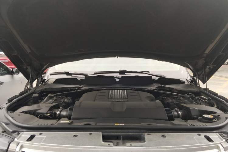 Used Land Rover Range 2017 3.0 SC V6 Vogue Engine Bay