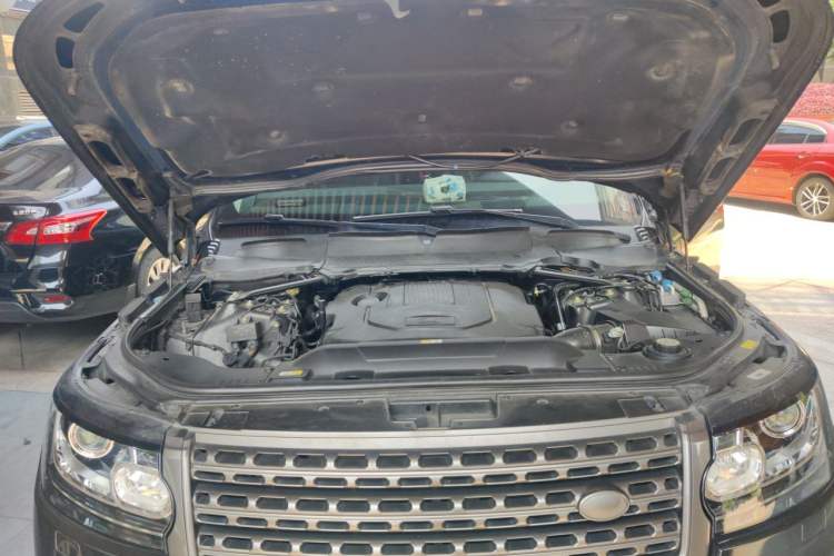 Used Land Rover Range  Engine Bay