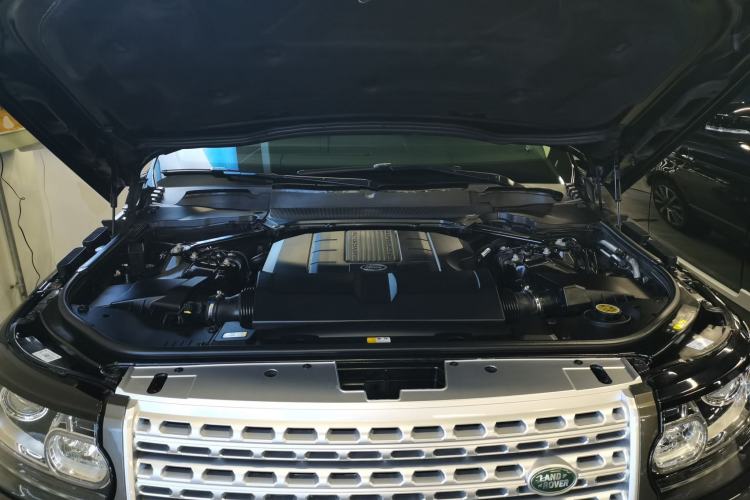 Used Land Rover Range 2017 3.0 SC V6 Vogue Extended Version Engine Bay