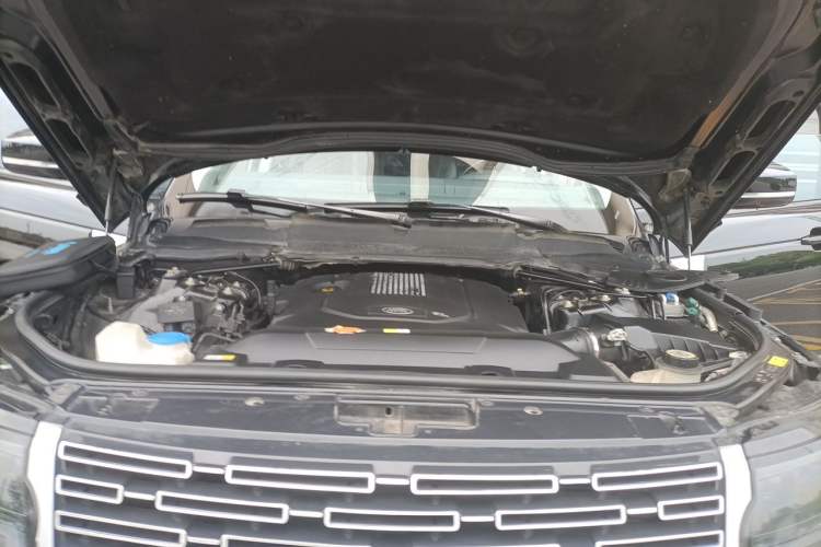 Used Land Rover Range  Engine Bay
