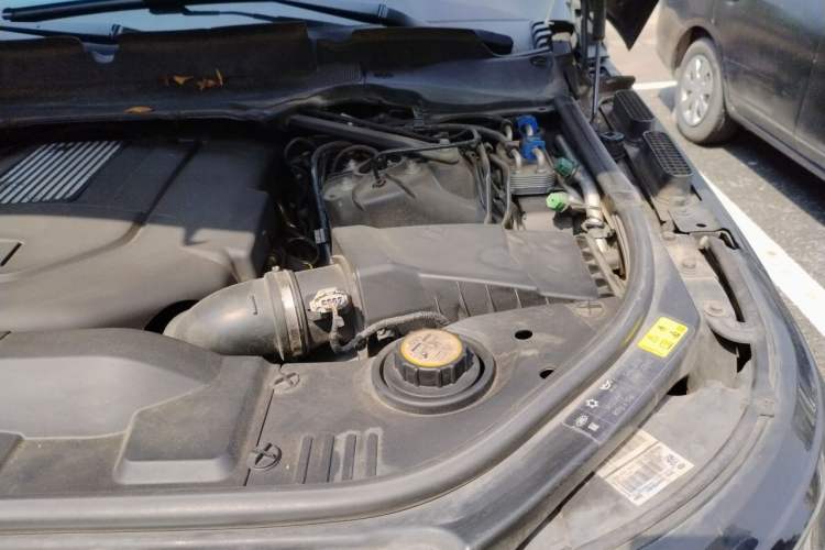 Used Land Rover Range  Engine Bay Left