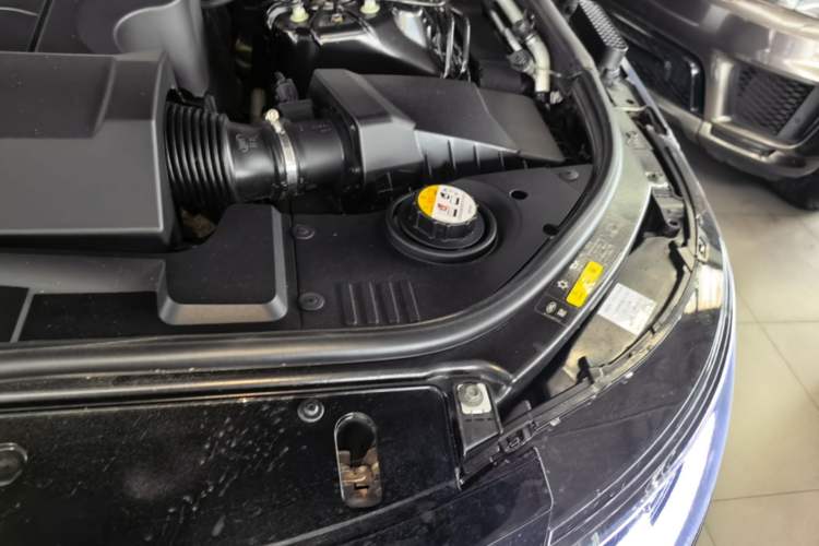 Used Land Rover Range 2017 3.0 SC V6 Vogue Extended Version Engine Bay Left