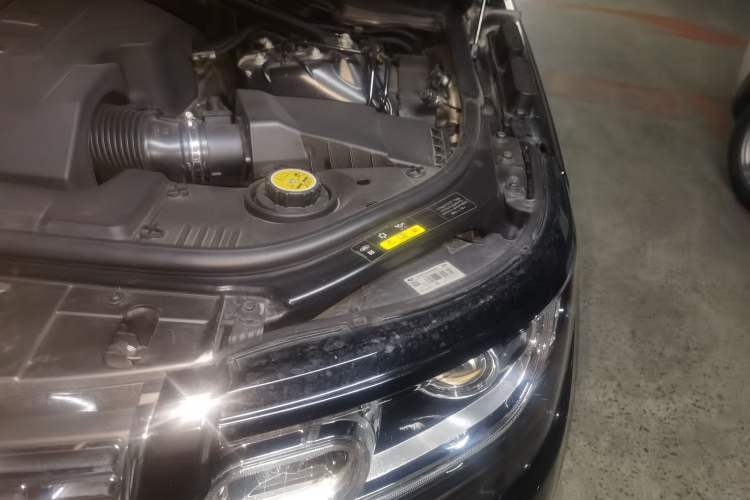 Used Land Rover Range 2017 3.0 SC V6 Vogue Engine Bay Left
