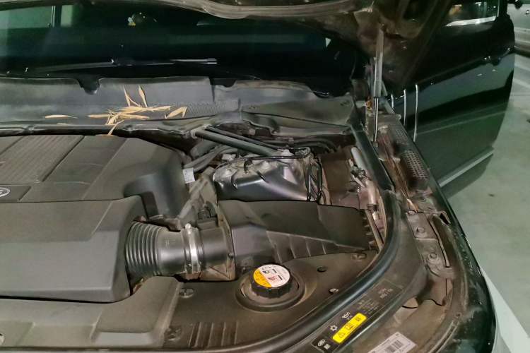 Used Land Rover Range 2017 3.0 SC V6 Vogue Engine Bay Left