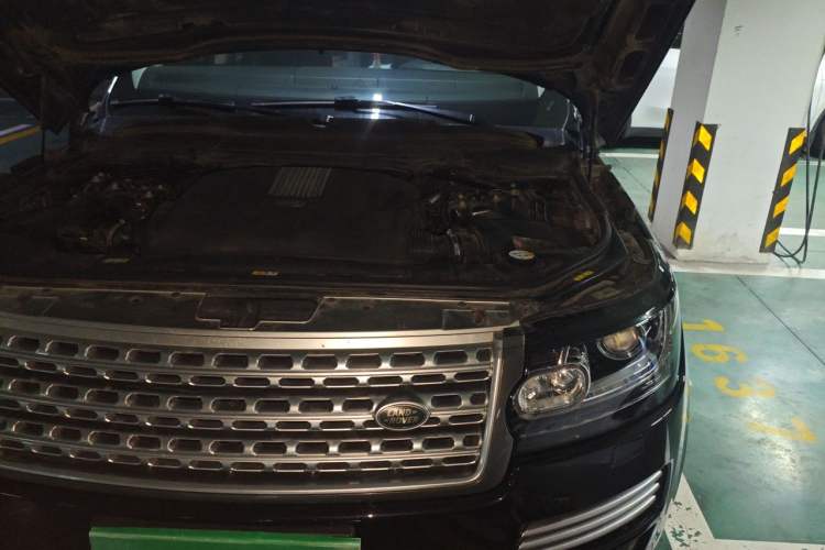 Used Land Rover Range 2017 3.0 SC V6 Vogue Extended Version Engine Bay Left