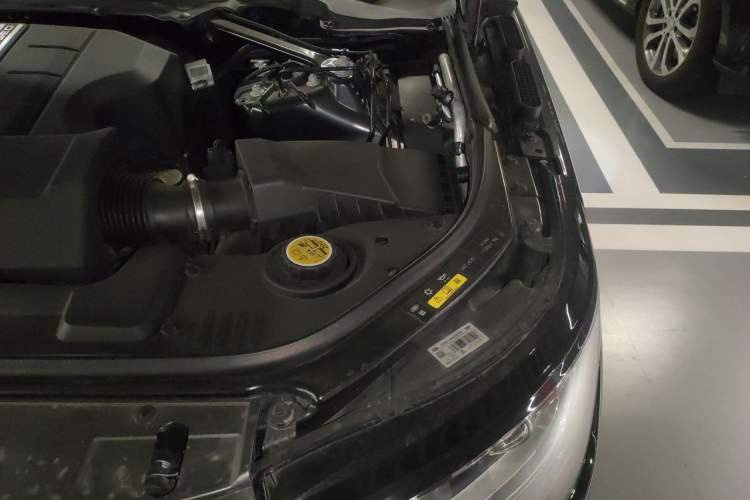 Used Land Rover Range  Engine Bay Left