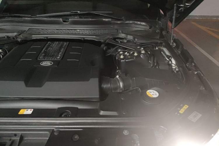Used Land Rover Range 2017 3.0 SC V6 Vogue Engine Bay Left
