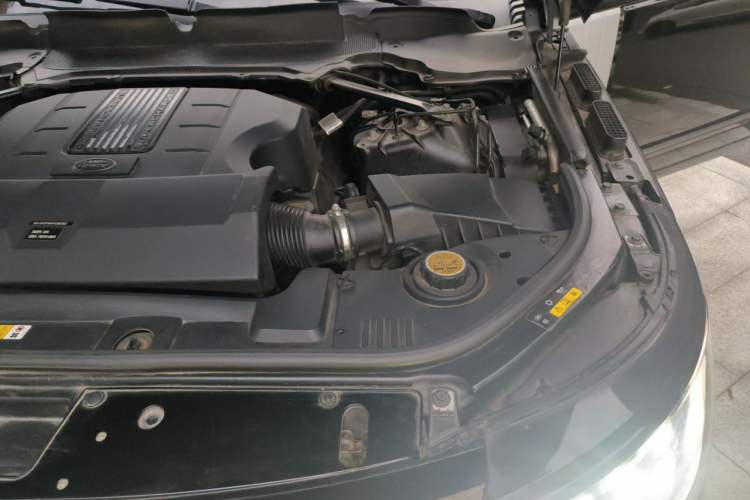 Used Land Rover Range  Engine Bay Left