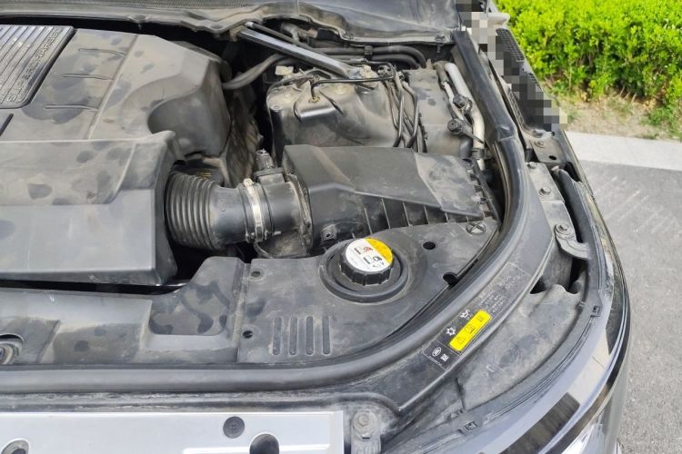 Used Land Rover Range 2017 3.0 SC V6 Vogue Extended Version Engine Bay Left