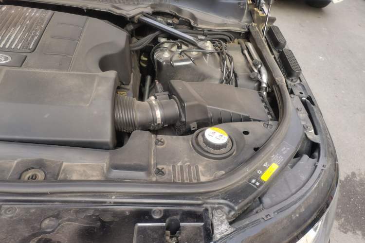 Used Land Rover Range 2017 3.0 SC V6 Vogue Extended Version Engine Bay Left