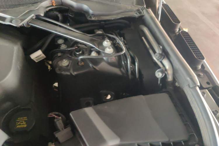 Used Land Rover Range 2017 3.0 SC V6 Vogue Extended Version Engine Bay Left