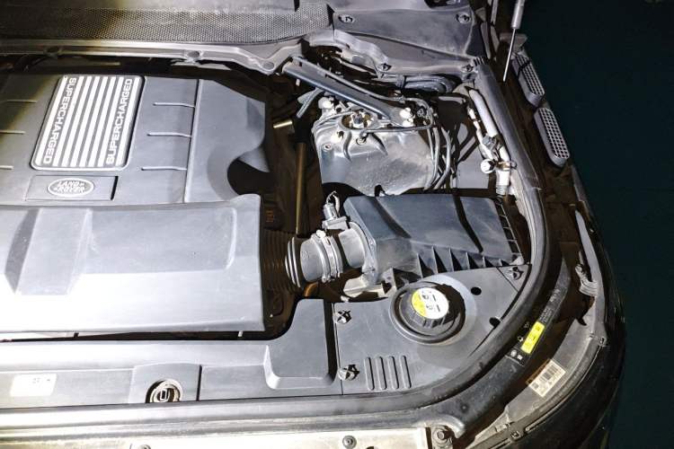 Used Land Rover Range 2017 3.0 SC V6 Vogue Engine Bay Left