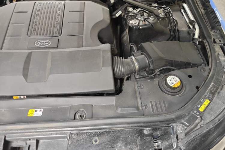 Used Land Rover Range 2017 3.0 SC V6 Vogue Extended Version Engine Bay Left