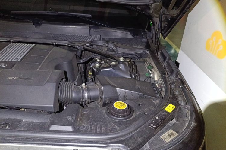 Used Land Rover Range  Engine Bay Left
