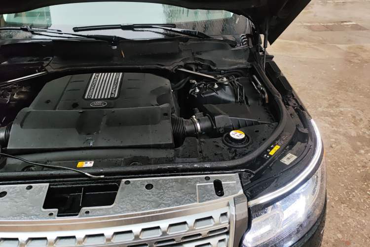 Used Land Rover Range 2017 3.0 SC V6 Vogue Engine Bay Left