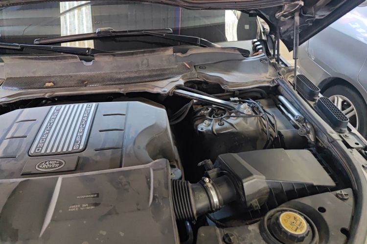 Used Land Rover Range  Engine Bay Left