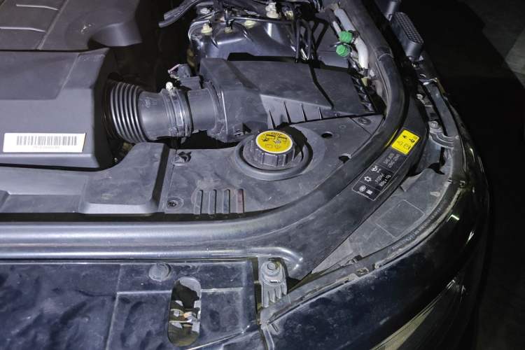 Used Land Rover Range  Engine Bay Left