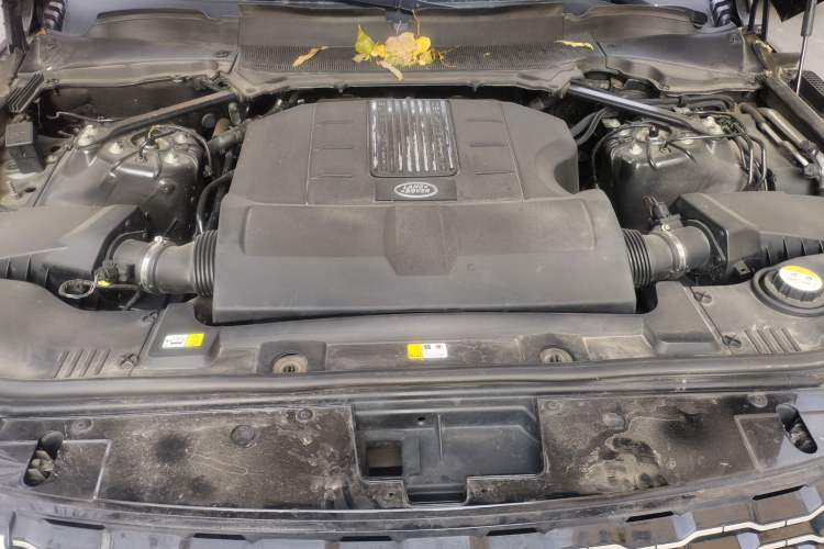 Used Land Rover Range 2017 3.0 SC V6 Vogue Extended Version Engine Bay