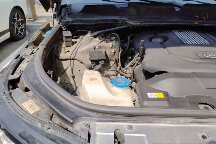 Used Land Rover Range  Engine Bay Right