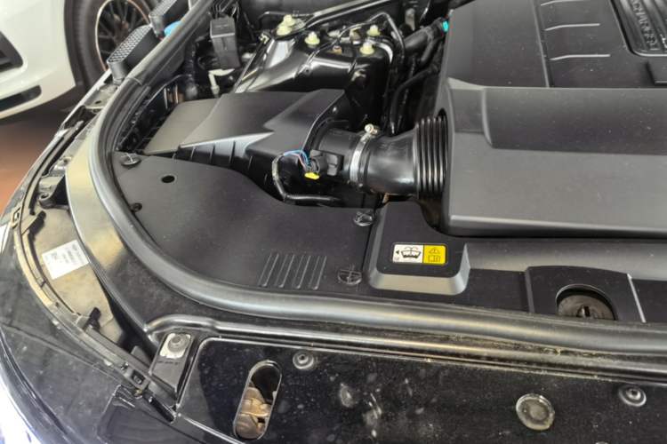 Used Land Rover Range 2017 3.0 SC V6 Vogue Extended Version Engine Bay Right
