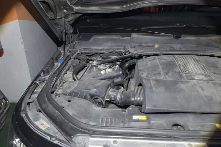 Used Land Rover Range 2017 3.0 SC V6 AB Prestige Extended Edition Engine Bay Right