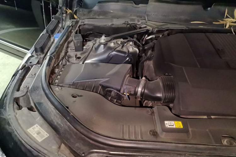 Used Land Rover Range 2017 3.0 SC V6 Vogue Engine Bay Right