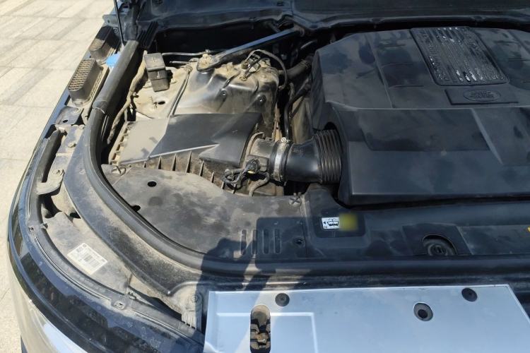 Used Land Rover Range 2017 3.0 SC V6 Vogue Extended Version Engine Bay Right