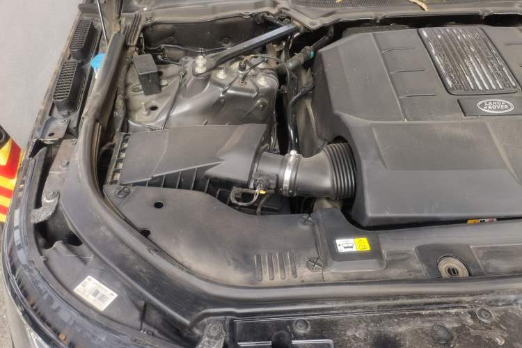 Used Land Rover Range 2017 3.0 SC V6 Vogue Extended Version Engine Bay Right