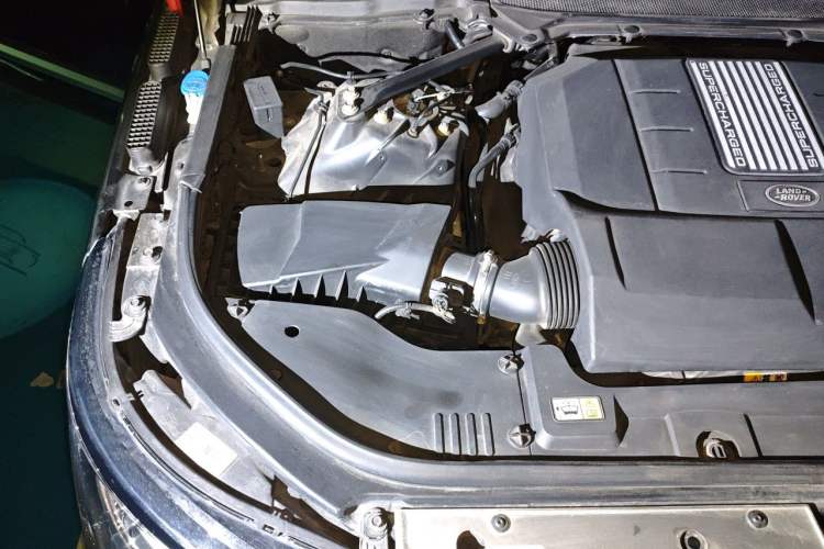 Used Land Rover Range 2017 3.0 SC V6 Vogue Engine Bay Right