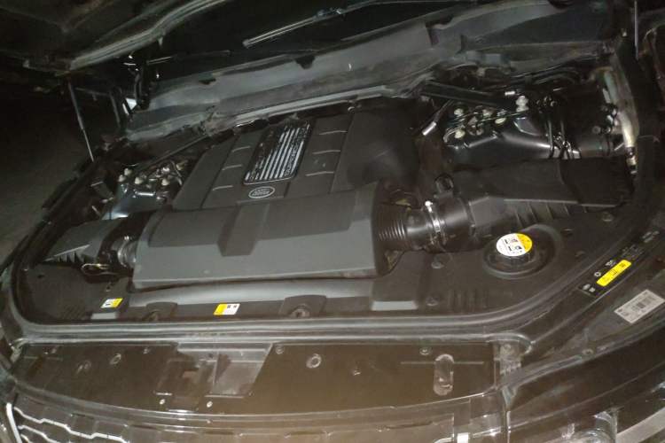 Used Land Rover Range 2017 3.0 SC V6 Vogue Extended Version Engine Bay
