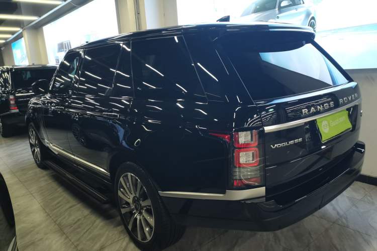 Used Land Rover Range 2017 3.0 SC V6 Vogue Extended Version Exterior 3