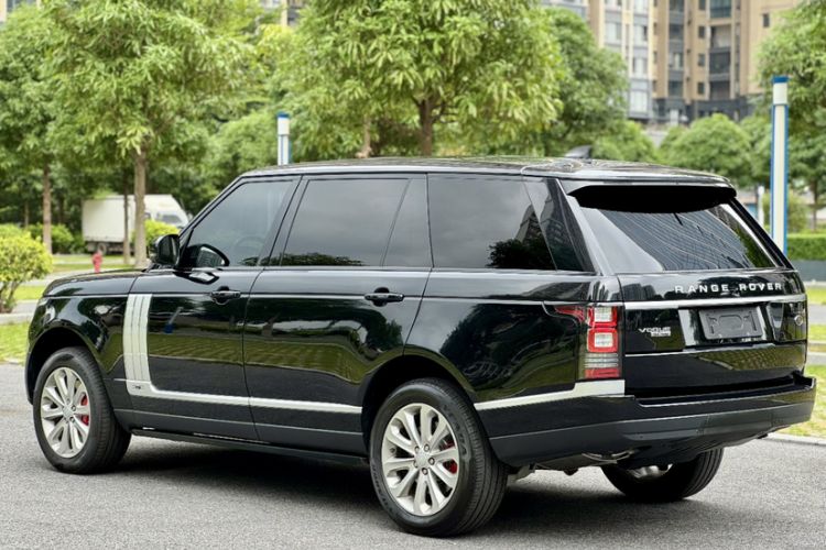 Used Land Rover Range 2017 3.0 SC V6 Vogue Extended Version Exterior 3
