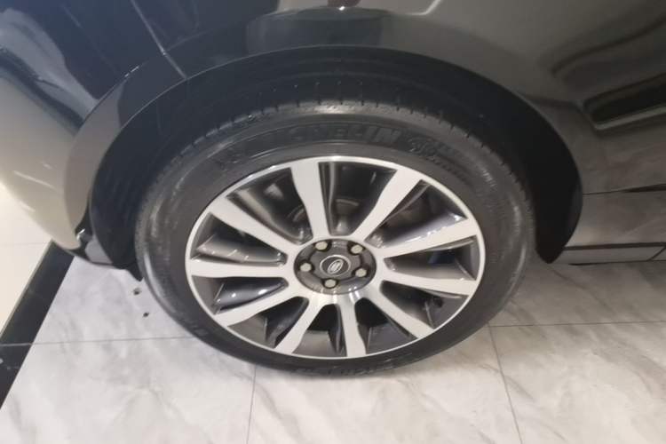 Used Land Rover Range 2017 3.0 SC V6 Vogue SE Long-Wheelbase Edition Exterior 4