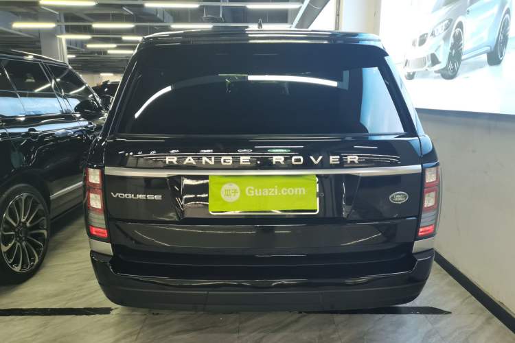 Used Land Rover Range 2017 3.0 SC V6 Vogue Extended Version Exterior 4