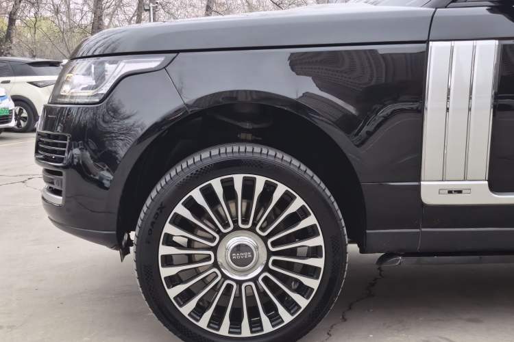 Used Land Rover Range 2017 3.0 SC V6 Vogue Extended Version Exterior 4
