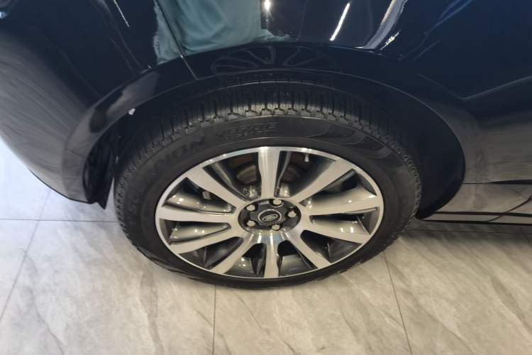 Used Land Rover Range 2017 3.0 SC V6 Vogue Extended Version Exterior 7
