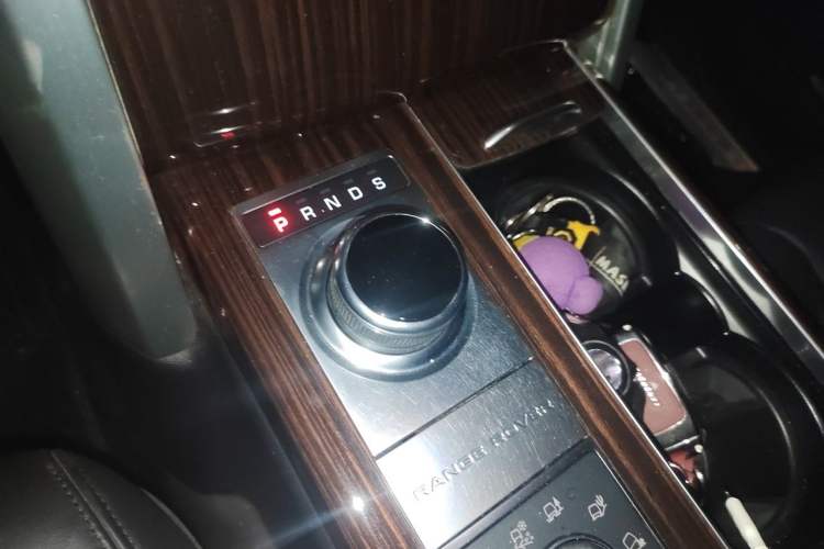 Used Land Rover Range 2017 3.0 SC V6 Vogue Gear Lever
