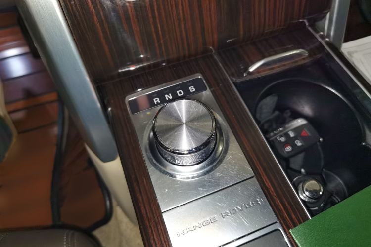 Used Land Rover Range 2017 3.0 SC V6 Vogue Extended Version Gear Lever