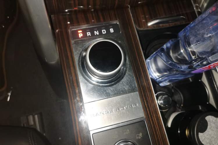 Used Land Rover Range 2017 3.0 SC V6 Vogue Gear Lever