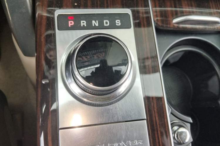 Used Land Rover Range 2017 3.0 SC V6 Vogue Gear Lever