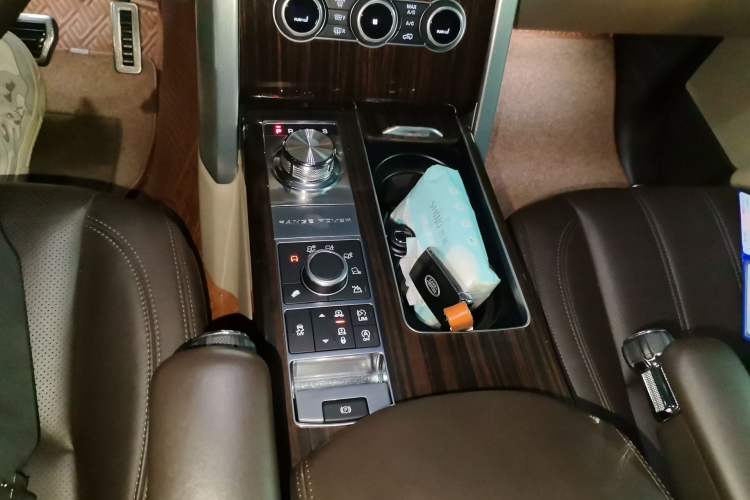 Used Land Rover Range 2017 3.0 SC V6 Vogue Gear Lever